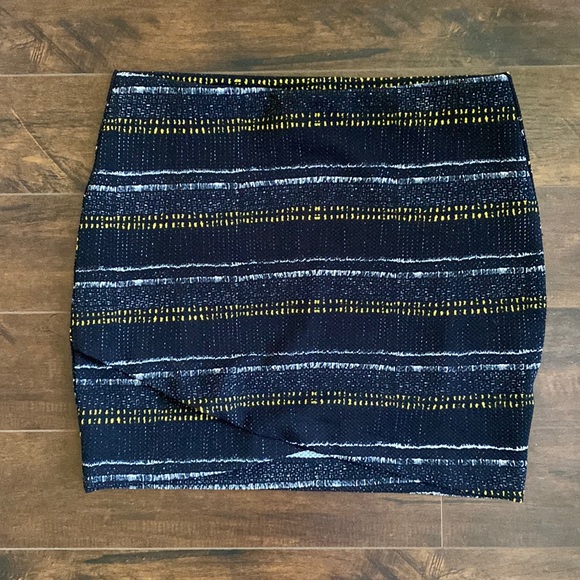 H&M - Tulip Hem Mini Skirt - Knit - Medium - Like New - Picture 1 of 4